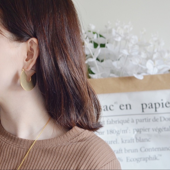 LAST Large Gold Circle Statement Earrings - Picture 4 of 4